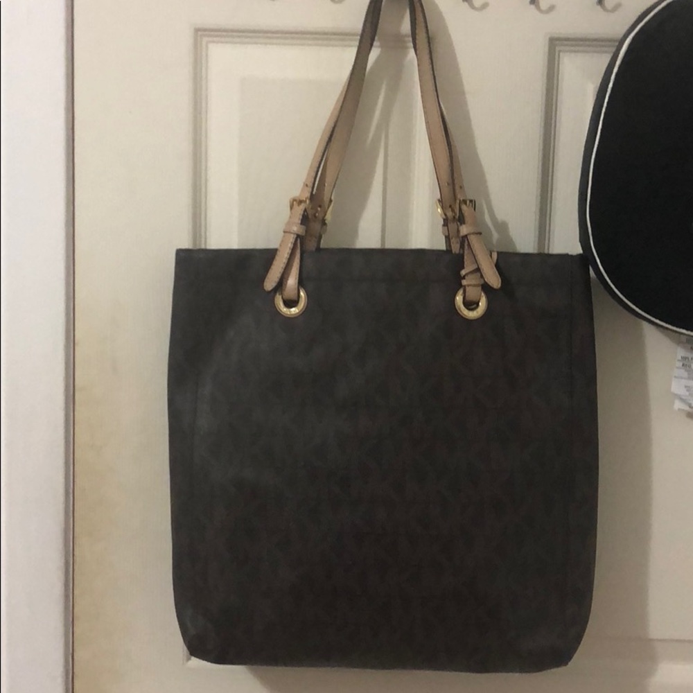 Authentic Michael Kors brown leather shoulder bag